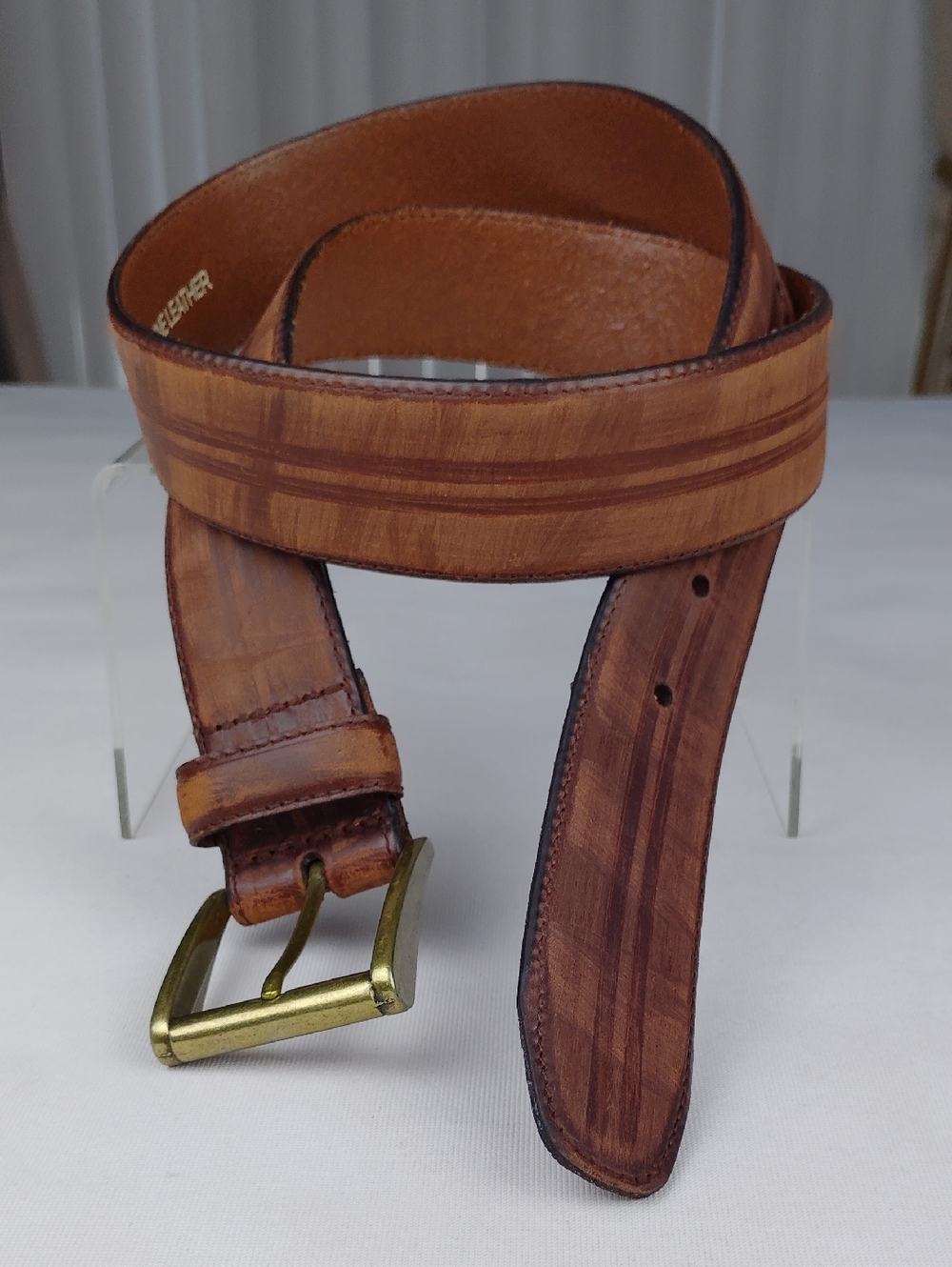 Fossil Mens Distressed Leather Belt .